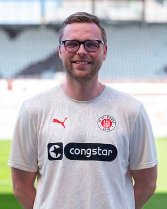 Physiotherapeut Dominik Körner (St.Pauli) 31.07.24, Hamburg, FC St.Pauli 1910, 1. Fussball Bundesliga, 1.Liga, DFL, Saison 2024 2025, und Portraittermin REGULATIONS PROHIBIT ANY USE OF PHOTOGRAPHS as IMAGE SEQUENCES and or QUASI-VIDEO. Â