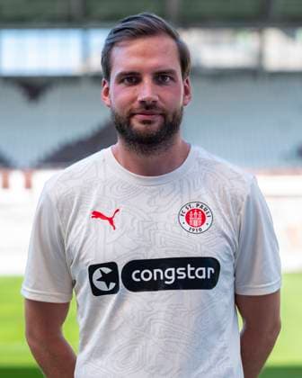 Spielanalyst Ole Marschall (St.Pauli) 31.07.24, Hamburg, FC St.Pauli 1910, 1. Fussball Bundesliga, 1.Liga, DFL, Saison 2024 2025, und Portraittermin REGULATIONS PROHIBIT ANY USE OF PHOTOGRAPHS as IMAGE SEQUENCES and or QUASI-VIDEO. Â