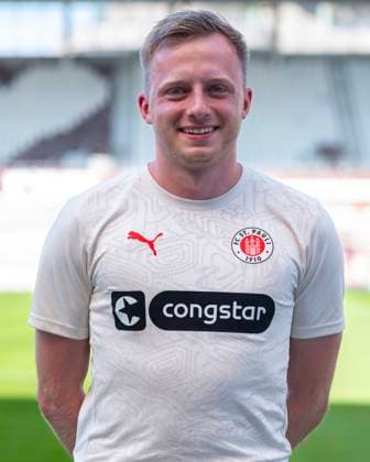 Physiotherapeut Marius Abraham (St.Pauli) 31.07.24, Hamburg, FC St.Pauli 1910, 1. Fussball Bundesliga, 1.Liga, DFL, Saison 2024 2025, und Portraittermin REGULATIONS PROHIBIT ANY USE OF PHOTOGRAPHS as IMAGE SEQUENCES and or QUASI-VIDEO. Â