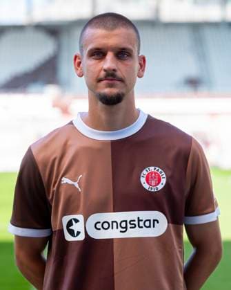 Adam Dzwigata (St.Pauli) 31.07.24, Hamburg, FC St.Pauli 1910, 1. Fussball Bundesliga, 1.Liga, DFL, Saison 2024 2025, und Portraittermin REGULATIONS PROHIBIT ANY USE OF PHOTOGRAPHS as IMAGE SEQUENCES and or QUASI-VIDEO. Â