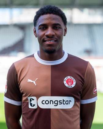 Oladapo Afolayan (St.Pauli) 31.07.24, Hamburg, FC St.Pauli 1910, 1. Fussball Bundesliga, 1.Liga, DFL, Saison 2024 2025, und Portraittermin REGULATIONS PROHIBIT ANY USE OF PHOTOGRAPHS as IMAGE SEQUENCES and or QUASI-VIDEO. Â
