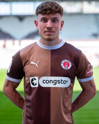 Philipp Treu (St.Pauli) 31.07.24, Hamburg, FC St.Pauli 1910, 1. Fussball Bundesliga, 1.Liga, DFL, Saison 2024 2025, und Portraittermin REGULATIONS PROHIBIT ANY USE OF PHOTOGRAPHS as IMAGE SEQUENCES and or QUASI-VIDEO. Â