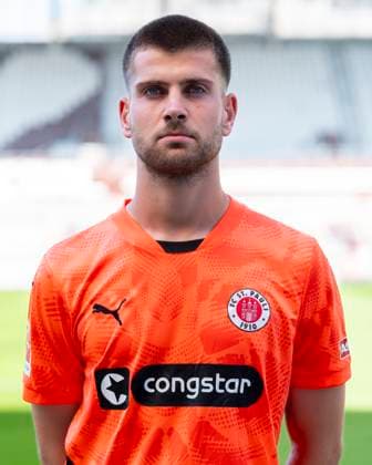 TW Ben Voll (St.Pauli) 31.07.24, Hamburg, FC St.Pauli 1910, 1. Fussball Bundesliga, 1.Liga, DFL, Saison 2024 2025, und Portraittermin REGULATIONS PROHIBIT ANY USE OF PHOTOGRAPHS as IMAGE SEQUENCES and or QUASI-VIDEO. Â