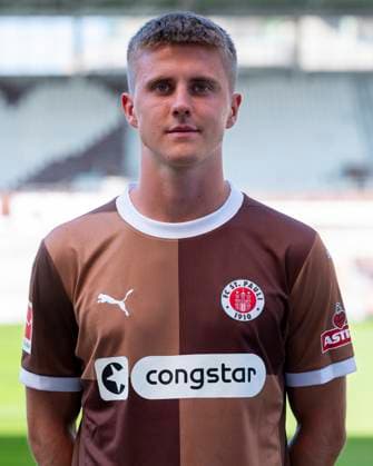 Erik Ahlstrand (St.Pauli) 31.07.24, Hamburg, FC St.Pauli 1910, 1. Fussball Bundesliga, 1.Liga, DFL, Saison 2024 2025, und Portraittermin REGULATIONS PROHIBIT ANY USE OF PHOTOGRAPHS as IMAGE SEQUENCES and or QUASI-VIDEO. Â