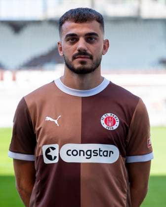 Danel Sinani (St.Pauli) 31.07.24, Hamburg, FC St.Pauli 1910, 1. Fussball Bundesliga, 1.Liga, DFL, Saison 2024 2025, und Portraittermin REGULATIONS PROHIBIT ANY USE OF PHOTOGRAPHS as IMAGE SEQUENCES and or QUASI-VIDEO. Â