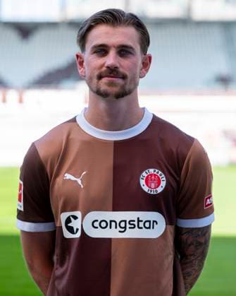 Connor Metcalfe (St.Pauli) 31.07.24, Hamburg, FC St.Pauli 1910, 1. Fussball Bundesliga, 1.Liga, DFL, Saison 2024 2025, und Portraittermin REGULATIONS PROHIBIT ANY USE OF PHOTOGRAPHS as IMAGE SEQUENCES and or QUASI-VIDEO. Â