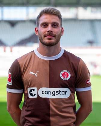 Lars Ritzka (St.Pauli) 31.07.24, Hamburg, FC St.Pauli 1910, 1. Fussball Bundesliga, 1.Liga, DFL, Saison 2024 2025, und Portraittermin REGULATIONS PROHIBIT ANY USE OF PHOTOGRAPHS as IMAGE SEQUENCES and or QUASI-VIDEO. Â