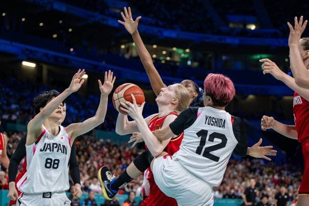 Olympische Spiele Paris 2024 Basketball Lille 01.08.2024 Vorrunde Frauen Damen Deutschland (GER) - Japan (JPN) Frida Bühner (Deutschland, No.20) YOSHIDA Asami (Japan, No.12) AKAHO Himawari (Japan, No.88) *** Olympic Games Paris 2024 Basketball Lille 01 08 2024 Preliminary round Women Women Germany GER Japan JPN Frida Bühner Germany, No 20 YOSHIDA Asami Japan, No 12 AKAHO Himawari Japan, No 88