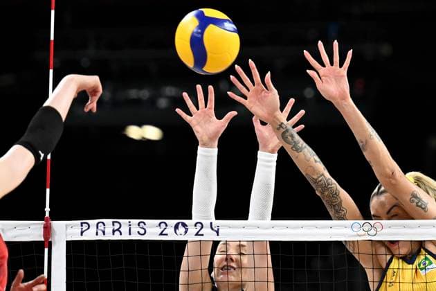 Roberta Ratzke and Thaisa Menezes of Brazil during the womens volleyball match between Brazil and Japan at the Olympic Games, Olympische Spiele, Olympia, OS Paris 2024 at South Paris Arena in Paris, France. (Richard Callis SPP) Copyright: xRichardxCallis SPPx spp-en-RiCa-RM4_richiecallis_0108-1230