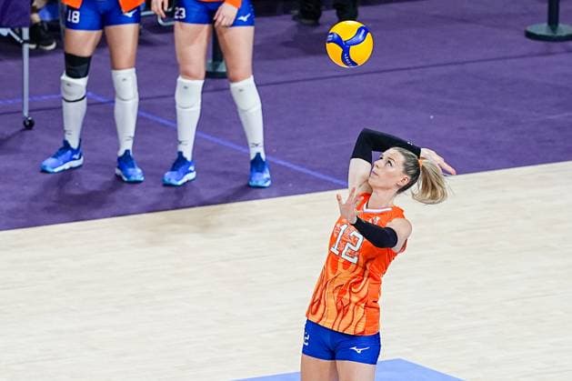 2024-08-01 Volleybal - Olympic Games, Olympische Spiele, Olympia, OS Paris 2024 - Day 6 PARIS, FRANCE - AUGUST 1: Britt Bongaerts of the Netherlands throws the ball during the Volleybal - Olympic Games Paris 2024 match between Italy and Netherlands on Day 6 at Paris Arena on August 1, 2024 in Paris, France. (Photo by Andre Weening BSR Agency) Paris France Content not available for redistribution in The Netherlands directly or indirectly through any third parties. Copyright: xBSRxAgencyx