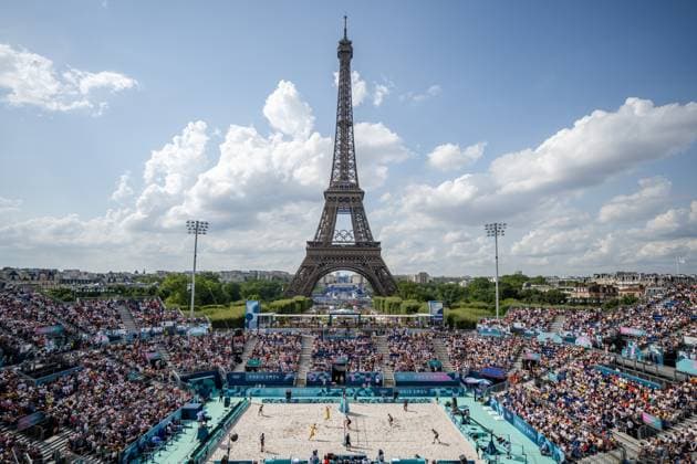 240801 David Ahman and Jonatan Hellvig of Sweden compete in the men s preliminary round Beach volleyball, Beachvolleyball match between Sweden and Italy during day 6 of the Paris 2024 Olympic Games, Olympische Spiele, Olympia, OS on August 1, 2024 in Paris. Photo: Johanna Säll BILDBYRAN kod JL JL0413 beachvolleyboll, beach volleyball, sandvolleyball,olympic games, Copyright: JOHANNAxSÄLL BB240801ZJ109