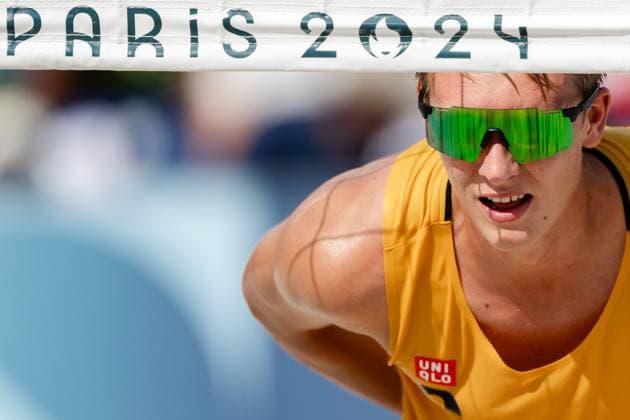 Sport Bilder des Tages 240801 Jonatan Hellvig of Sweden competes in the men s preliminary round Beach volleyball, Beachvolleyball match between Sweden and Italy during day 6 of the Paris 2024 Olympic Games, Olympische Spiele, Olympia, OS on August 1, 2024 in Paris. Photo: Johanna Säll BILDBYRAN kod JL JL0413 beachvolleyboll beach volleyball sandvolleyball olympic games olympics os ol olympiska spel olympiske leker paris 2024 paris-os paris-ol 6 bbeng sverige sweden italy italien Copyright: JOHANNAxSÄLL BB240801ZY092
