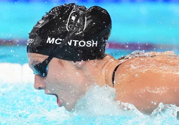 Sport Themen der Woche KW31 Sport Bilder des Tages Summer McIntosh of Canada competes and wins the gold medal in the Women s 200m Butterfly Finals at the Paris 2024 Olympics at the Arena Le Defense in Paris, France on Thursday, August 1, 2024.  OLY20240801190005 RICHARDxELLIS
