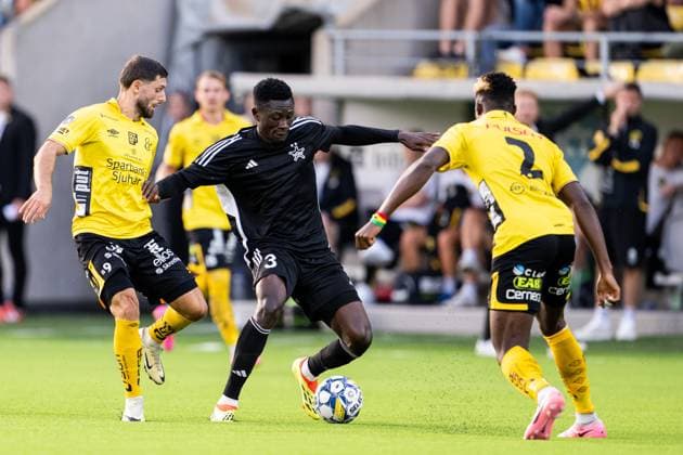 240801 Arber Zeneli of Elfsborg, Nana Kwame Boakye of Sheriff Tiraspol during the UEFA Europa League qualification match between Elfsborg and Sheriff Tiraspol on August 1, 2024 in Boras. Photo: Jörgen Jarnberger BILDBYRAN COP 112 JJ0383 fotboll football soccer fotball uefa europa league kval qualifying round qualification elfsborg sheriff tiraspol bbeng Copyright: JÖRGENxJARNBERGER BB240801JJ057