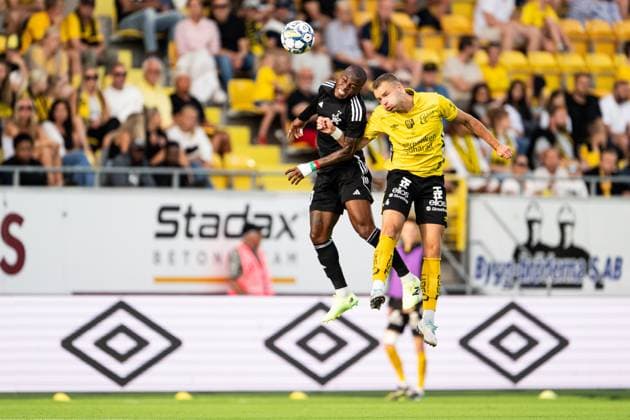 240801 Cedric Badolo of Sheriff Tiraspol and Gustav Henriksson of Elfsborg during the UEFA Europa League qualification match between Elfsborg and Sheriff Tiraspol on August 1, 2024 in Boras. Photo: Jörgen Jarnberger BILDBYRAN COP 112 JJ0383 fotboll football soccer fotball uefa europa league kval qualifying round qualification elfsborg sheriff tiraspol bbeng Copyright: JÖRGENxJARNBERGER BB240801JJ080