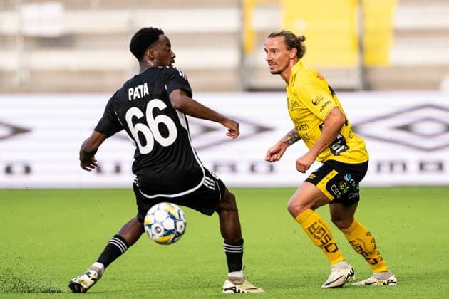 240801 Ilounga Pata of Sheriff Tiraspol and Niklas Hult of Elfsborg during the UEFA Europa League qualification match between Elfsborg and Sheriff Tiraspol on August 1, 2024 in Boras. Photo: Jörgen Jarnberger BILDBYRAN COP 112 JJ0383 fotboll football soccer fotball uefa europa league kval qualifying round qualification elfsborg sheriff tiraspol bbeng Copyright: JÖRGENxJARNBERGER BB240801JJ081