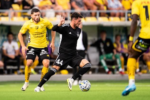 240801 Arber Zeneli of Elfsborg and Alesio Mija of Sheriff Tiraspol during the UEFA Europa League qualification match between Elfsborg and Sheriff Tiraspol on August 1, 2024 in Boras. Photo: Jörgen Jarnberger BILDBYRAN COP 112 JJ0383 fotboll football soccer fotball uefa europa league kval qualifying round qualification elfsborg sheriff tiraspol bbeng Copyright: JÖRGENxJARNBERGER BB240801JJ084