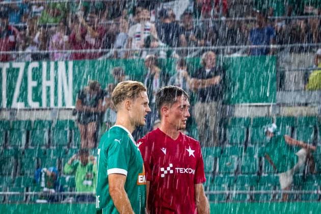 RAPID WIEN - WISLA KRAKOW Noah Bischof of Rapid and Mariusz Kutwa of Wisla during the 2nd leg of Second qualifying round of the UEFA Europa League football match between SK Rapid Wien and Wisla Krakow. Vienna, Austria, August 01, 2024. Photo by Branislav Racko Vienna Copyright: xx 080A9601