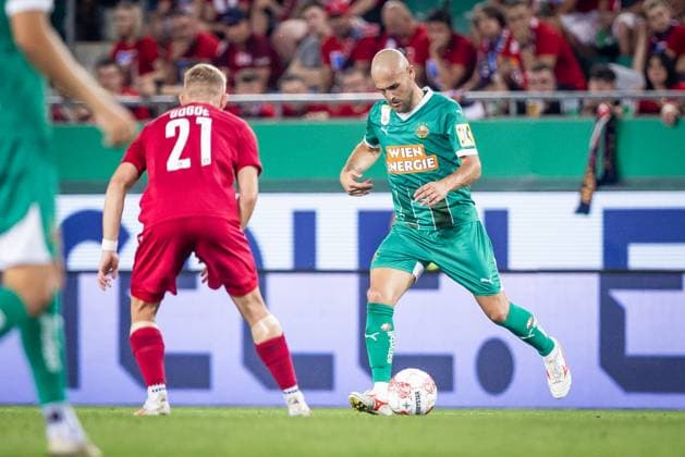 RAPID WIEN - WISLA KRAKOW Lukas Grgic of Rapid and Patryk Gogol of Wisla during the 2nd leg of Second qualifying round of the UEFA Europa League football match between SK Rapid Wien and Wisla Krakow. Vienna, Austria, August 01, 2024. Photo by Branislav Racko Vienna Copyright: xx 080A9472