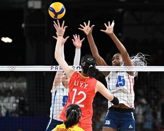 (240801) -- PARIS, Aug. 1, 2024 -- Li Yingying of China spikes the ball during the women s volleyball preliminary round pool A match between China and France at Paris 2024 Olympic Games, Olympische Spiele, Olympia, OS in Paris, France, Aug. 1, 2024. ) (PARIS2024) FRANCE-PARIS-OLY-VOLLEYBALL LiuxDawei 