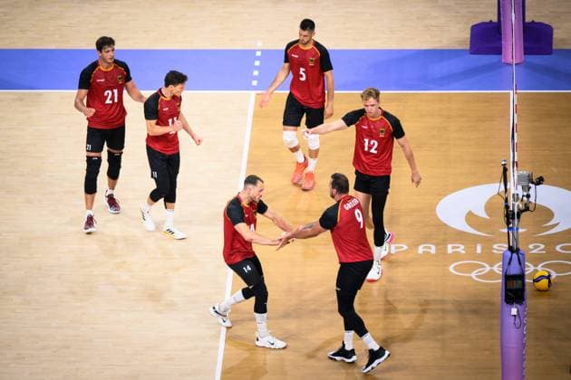 02.08.2024, Paris, Arena Paris Süd Volleyball, Olympische Spiele, Vorrunde, Deutschland (GER) vs. Argentinien (ARG) Jubel Tobias Krick ( 21 GER), Lukas Kampa ( 11 GER), Moritz Karlitzek ( 14 GER), Georg Grozer ( 9 GER), Anton Brehme ( 12 GER), Moritz Reichert ( 5 GER)