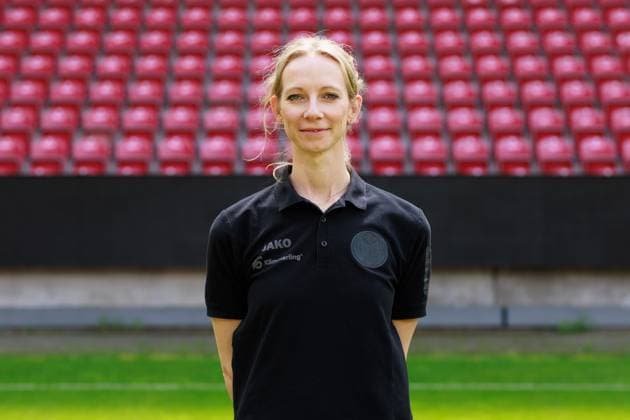 Fussball - 1. Bundesliga - Porträttermin 2024 2025 - 1. FSV Mainz 05 - 28.07.24, Dr. Kathrin Stelzer (Ärztin),, 1. FSV Mainz 05, 1. BL; Porträttermin 2024 2025, -