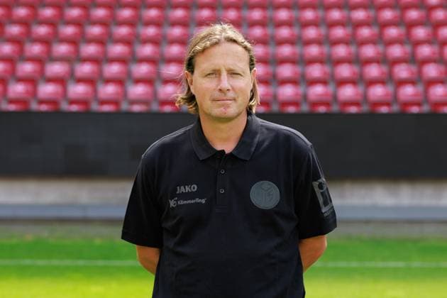 Fussball - 1. Bundesliga - Porträttermin 2024 2025 - 1. FSV Mainz 05 - 28.07.24, Bo Henriksen (Cheftrainer), 1. FSV Mainz 05, 1. BL; Porträttermin 2024 2025, -