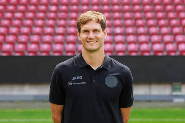 Fussball - 1. Bundesliga - Porträttermin 2024 2025 - 1. FSV Mainz 05 - 28.07.24, Jonas Grünewald (Stellvertretender Leiter Performance), 1. FSV Mainz 05, 1. BL; Porträttermin 2024 2025, -