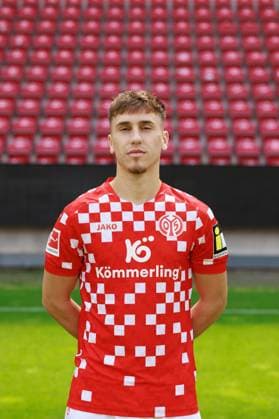 Fussball - 1. Bundesliga - Porträttermin 2024 2025 - 1. FSV Mainz 05 - 28.07.24, Brajan Gruda, 1. FSV Mainz 05, 1. BL; Porträttermin 2024 2025, -