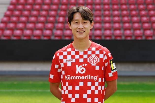 Fussball - 1. Bundesliga - Porträttermin 2024 2025 - 1. FSV Mainz 05 - 28.07.24, Jae-Sung Lee, 1. FSV Mainz 05, 1. BL; Porträttermin 2024 2025, -