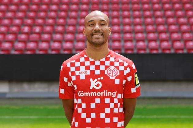 Fussball - 1. Bundesliga - Porträttermin 2024 2025 - 1. FSV Mainz 05 - 28.07.24, Karim Onisiwo, 1. FSV Mainz 05, 1. BL; Porträttermin 2024 2025, -