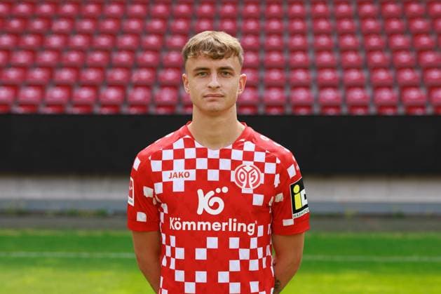 Fussball - 1. Bundesliga - Porträttermin 2024 2025 - 1. FSV Mainz 05 - 28.07.24, Niklas Veratschnig, 1. FSV Mainz 05, 1. BL; Porträttermin 2024 2025, -
