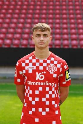 Fussball - 1. Bundesliga - Porträttermin 2024 2025 - 1. FSV Mainz 05 - 28.07.24, Niklas Veratschnig, 1. FSV Mainz 05, 1. BL; Porträttermin 2024 2025, -