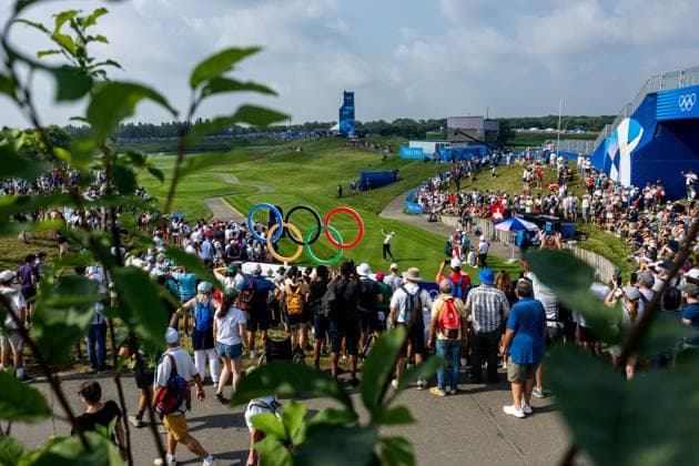 240802 A golfer tees of at the first tee competes in men s individual golf round 2 during day 7 of the Paris 2024 Olympic Games, Olympische Spiele, Olympia, OS on August 2, 2024 in Paris. Photo: Ludvig Thunman BILDBYRAN kod LT LT0655 golf olympic games olympics os ol olympiska spel olympiske leker paris 2024 paris-os paris-ol 7 bbeng Copyright: LUDVIGxTHUNMAN BB240802LT004