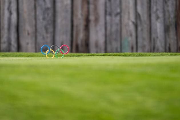 240802 The Olympic rings are seen on grass in men s individual golf round 2 during day 7 of the Paris 2024 Olympic Games, Olympische Spiele, Olympia, OS on August 2, 2024 in Paris. Photo: Ludvig Thunman BILDBYRAN kod LT LT0655 golf olympic games olympics os ol olympiska spel olympiske leker paris 2024 paris-os paris-ol 7 bbeng os-ringar genre Copyright: LUDVIGxTHUNMAN BB240802LT060