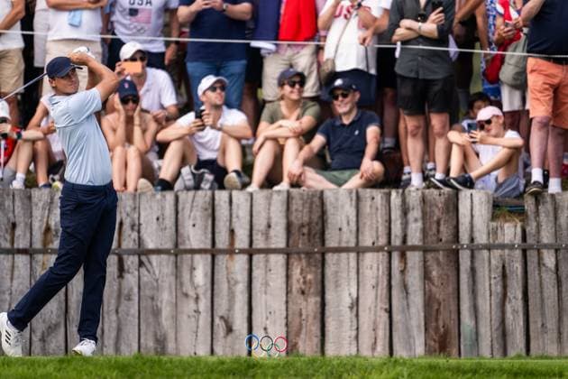 240802 Ludvig Aberg of Sweden competes in men s individual golf round 2 during day 7 of the Paris 2024 Olympic Games, Olympische Spiele, Olympia, OS on August 2, 2024 in Paris. Photo: Ludvig Thunman BILDBYRAN kod LT LT0655 golf olympic games olympics os ol olympiska spel olympiske leker paris 2024 paris-os paris-ol 7 bbeng sweden sverige Copyright: LUDVIGxTHUNMAN BB240802LT077
