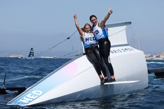 Sport Themen der Woche KW31 Highlight Bilder des Tages (240802) -- MARSEILLE, Aug. 2, 2024 -- Odile van Aanholt Annette Duetz of the Netherlands celebrate after the women s skiff medal race of sailing at the Paris 2024 Olympic Games, Olympische Spiele, Olympia, OS at the Marseille Marina in Marseille, Aug. 2, 2024. ) (PARIS2024)FRANCE-MARSEILLE-OLY-SAILING ZhengxHuansong 
