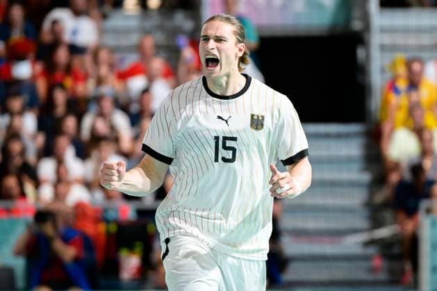 Paris, Frankreich: Handball Herren - Vorrunde Gruppe A - Deutschland - Spanien Juri Knorr (Deutschland) Jubel Freude Emotion Torjubel Torschuetze Torschütze Paris South Paris Arena 6 Frankreich