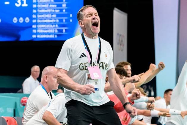 Highlight Bilder des Tages Paris, Frankreich: Handball Herren - Vorrunde Gruppe A - Deutschland - Spanien Trainer Alfred Gislason (Deutschland) Schlussjubel Schlußjubel Emotion Freude Paris South Paris Arena 6 Frankreich