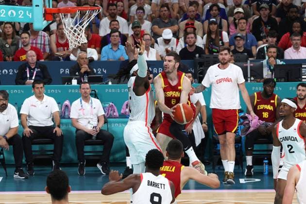 BASKET HOMMES CANADA CONTRE ESPAGNE JEUX OLYMPIQUES PHOTOPQR VOIX DU NORD Ludovic Maillard ; 02 08 2024 ; Villeneuve d ascq le 02 08 2024 basket hommes CANADA contre BRIZUELA ESPAGNE stade pierre mauroy. LA VOIX DU NORD PHOTO LUDOVIC MAILLARD The Paris 2024 Summer Olympic Games, Olympische Spiele, Olympia, OS (Jul 26-Aug 11, 2024). France  Copyright: xPHOTOPQR VOIXxDUxNORD MAXPPPxLudovicxMaillardx 20240802VDN4128 20240802VDN4128