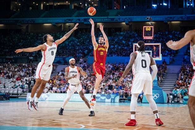 Olympische Spiele Paris 2024 Basketball Lille 02.08.2024 Vorrunde Männer Herren Kanada (CAN) -Spanien (ESP) Alex Abrines (Spanien, No.21)