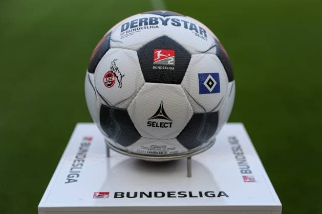 2. Bundesliga - 24 25 - 1. FC Köln - Hamburger SV am 02.08.2024 im RheinEnergieSTADION in Köln Derbystar Spielball Matchball - Feature, Symbol, Symbolfoto, charakteristisch, Detail