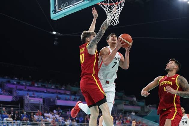 JO 2024 - Basket ball - Hommes - CANADA VS ESPAGNE JEUX OLYMPIQUES PARIS 2024 PHOTOPQR VOIX DU NORD 1 ; 02 08 2024 ; JO 2024 - Basket ball - Hommes - CANADA VS ESPAGNE .Photo Alexis Christiaen (Pib) - La Voix du Nord - The Paris 2024 Summer Olympic Games, Olympische Spiele, Olympia, OS (Jul 26-Aug 11, 2024).