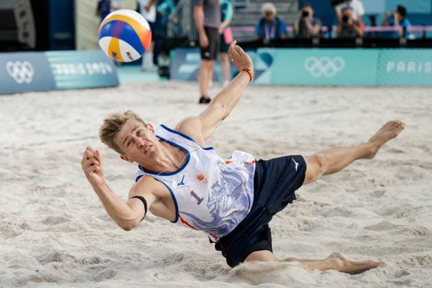 240802 Steven van de Velde of Netherlands in men s preliminary round Beach volleyball, Beachvolleyball match between Norway and Netherlands during day 7 of the Paris 2024 Olympic Games, Olympische Spiele, Olympia, OS on August 2, 2024 in Paris. Photo: Jon Olav Nesvold BILDBYRAN COP 217 JE0093 beachvolleyboll beach volleyball sandvolleyball paris 2024 olympics day 7 norway - netherlands bbeng Copyright: JONxOLAVxNESVOLD BB240802JE168