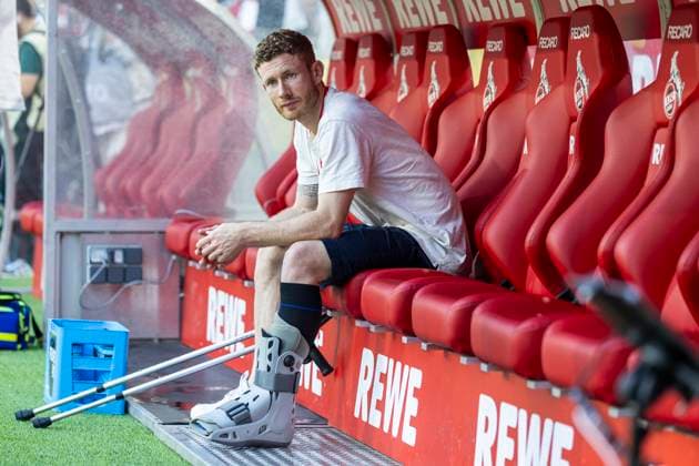 2. Fussball-Bundesliga: 1. FC Köln - Hamburger SV, 02.08.2024 Florian Kainz (1. FC Köln, 11) auf der Bank mit Krücken. 2. Fussball-Bundesliga, 1. FC Köln - Hamburger SV, 1. Spieltag, am 02.08.2024, RheinEnergie-Stadion, Köln DFL regulations prohibit any use of photographs as image sequences and or quasi-video