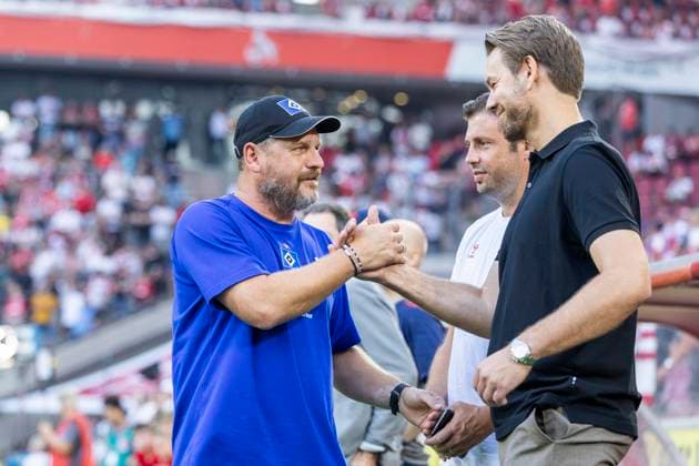 2. Fussball-Bundesliga: 1. FC Köln - Hamburger SV, 02.08.2024 Steffen Baumgart (Hamburger SV, Cheftrainer) begrüßt Thomas Kessler. 2. Fussball-Bundesliga, 1. FC Köln - Hamburger SV, 1. Spieltag, am 02.08.2024, RheinEnergie-Stadion, Köln DFL regulations prohibit any use of photographs as image sequences and or quasi-video