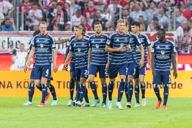2. Fussball-Bundesliga: 1. FC Köln - Hamburger SV, 02.08.2024 Jubel beim HSV nach dem Tor zur 0:1 Führung durch Ransford Königsdörffer (Hamburger SV, 11). 2. Fussball-Bundesliga, 1. FC Köln - Hamburger SV, 1. Spieltag, am 02.08.2024, RheinEnergie-Stadion, Köln DFL regulations prohibit any use of photographs as image sequences and or quasi-video