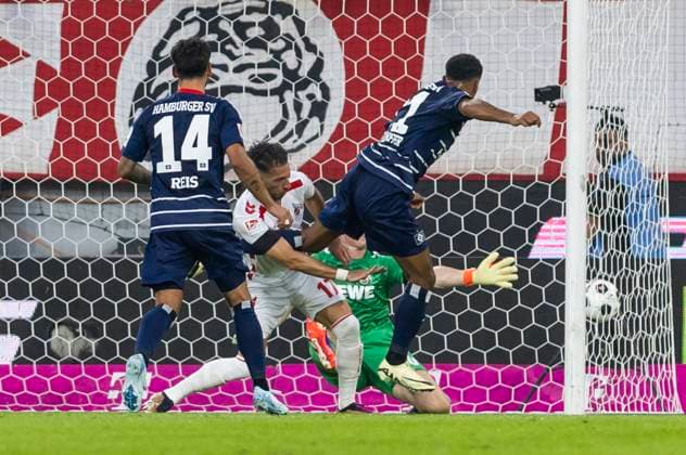 Highlight Bilder des Tages 2. Fussball-Bundesliga: 1. FC Köln - Hamburger SV, 02.08.2024 Ransford Königsdörffer (Hamburger SV, 11) erzielt das Tor zum 0:2. 2. Fussball-Bundesliga, 1. FC Köln - Hamburger SV, 1. Spieltag, am 02.08.2024, RheinEnergie-Stadion, Köln DFL regulations prohibit any use of photographs as image sequences and or quasi-video