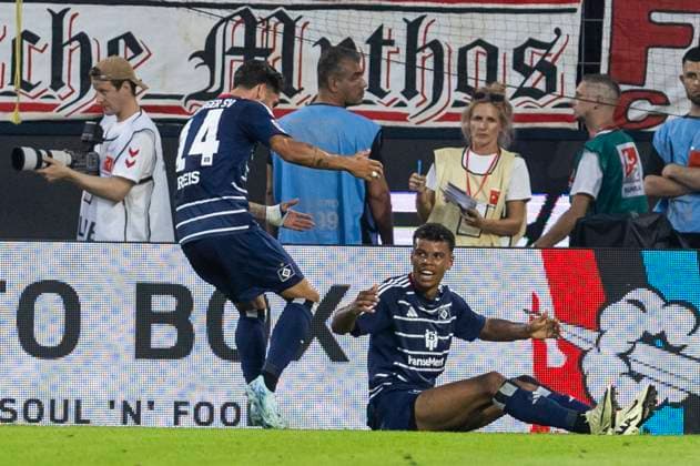 2. Fussball-Bundesliga: 1. FC Köln - Hamburger SV, 02.08.2024 Jubel nach dem Tor zum 0:2 durch Ransford Königsdörffer (Hamburger SV, 11). 2. Fussball-Bundesliga, 1. FC Köln - Hamburger SV, 1. Spieltag, am 02.08.2024, RheinEnergie-Stadion, Köln DFL regulations prohibit any use of photographs as image sequences and or quasi-video