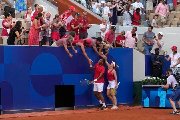 August 2, 2024, Paris, France: Canada s Felix Auger-Aliassime and Gabriela Dabrowski celebrate with supporters after their win in the mixed doubles bronze-medal match against Demi Schuurs and Wesley Koolhoof of the Netherlands at the Summer Olympics in Paris on Friday, Aug.2, 2024. Canada News - August 2, 2024  - ZUMAc35_ 20240802_zaf_c35_031 Copyright: xAdrianxWyldx
